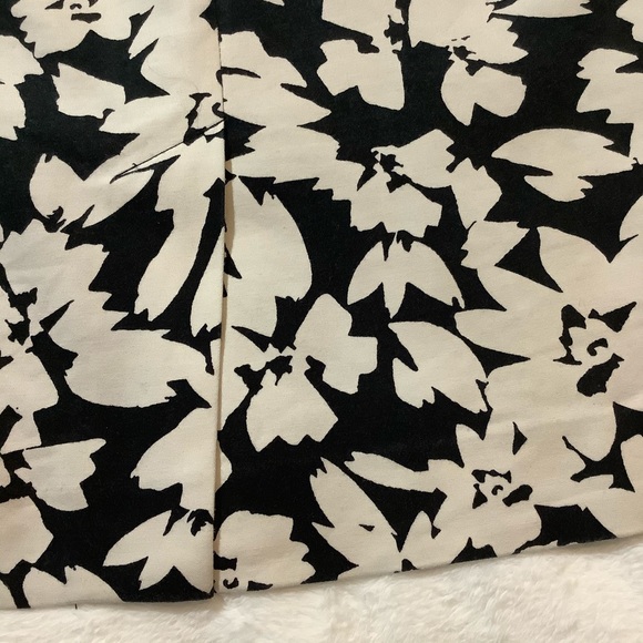 LOFT Pencil Skirt Size 2 - Picture 3 of 8